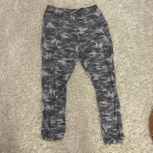Cute camo Onzie sweatpants/joggers, size M/L